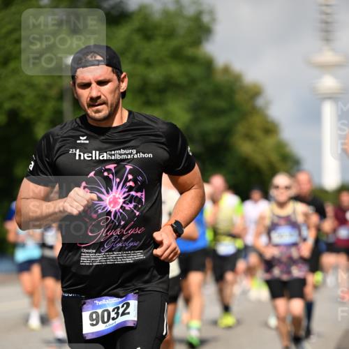 29.06.2025 - hella hamburg halbmarathon Dr. Thomas Lammeyer http://msf.ph/oto/8381493 29.06.2025 09:59:04 Kennedybrücke 1200, 1683, 1696, 1884, 2207, 2274, 2287, 2411, 2706, 2708, 3087, 3208, 3209, 3213, 3258, 3435, 3747, 3985, 4093, 4121, 4189, 4345, 4847, 4890, 5102, 5399, 5421, 5459, 5638, 5705, 5915, 6027, 6054, 6158, 6421, 6532, 6662, 6691, 6836, 6938, 7052, 7312, 7659, 8139, 8153, 8205, 8216, 8218, 8302, 8371, 8437, 8454, 8487, 8577, 8693, 8720, 8856, 8889, 8927, 8955, 9031, 9032, 9093, 9159, 9386, 9476, 9529, 9649, 9720, 9786, 9869, 9959, 10053, 10115, 10122, 10184, 10263, 10423 meine-sportfotos.de