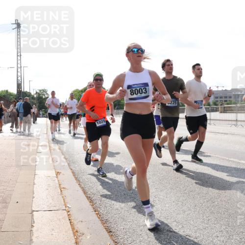 29.06.2025 - hella hamburg halbmarathon Lena Gebhardt http://msf.ph/oto/8381503 29.06.2025 10:02:44 Lombardsbrücke 1029, 8003, 225, 19, 1917, 1128, 1254, 1482, 1702, 1733, 2142, 2322, 2685, 2712, 2810, 2819, 3225, 3630, 3780, 3919, 3976, 4066, 4204, 4613, 4665, 4904, 5734, 5763, 6217, 6295, 6708, 6752, 6815, 6860, 6997, 7049, 7323, 7869, 7888, 8003, 8364, 8481, 8483, 8614, 8624, 8662, 8749, 9006, 9020, 9021, 9131, 9554, 9986, 10128, 10295, 10539, 10866, 11191, 11250, 11515, 11670, 11702, 11782, 11871, 11935, 11968, 12908, 14224 meine-sportfotos.de