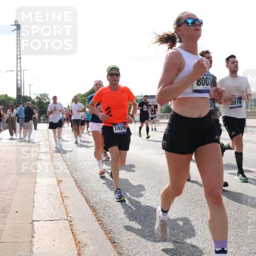 29.06.2025 - hella hamburg halbmarathon Lena Gebhardt http://msf.ph/oto/8381555 29.06.2025 10:02:45 Lombardsbrücke 1029, 8003, 25, 2819, 1128, 1254, 1482, 1702, 1733, 2142, 2685, 2712, 2810, 2819, 3225, 3630, 3780, 3919, 3976, 4066, 4204, 4613, 4665, 4904, 5734, 5763, 6217, 6295, 6708, 6752, 6815, 6860, 6997, 7049, 7323, 7869, 7888, 8003, 8364, 8481, 8483, 8614, 8624, 8662, 8749, 9006, 9020, 9021, 9131, 9554, 9986, 10128, 10295, 10539, 10866, 11191, 11250, 11515, 11670, 11702, 11782, 11935, 11968, 12422, 12908, 14224 meine-sportfotos.de