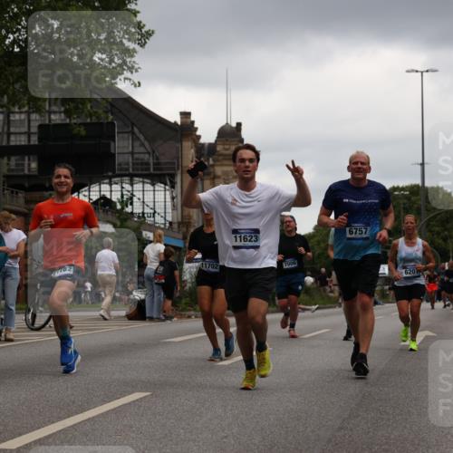29.06.2025 - hella hamburg halbmarathon Yannick Fuchs http://msf.ph/oto/8381608 29.06.2025 10:54:53 20KM 1188, 1364, 1414, 1453, 1653, 2322, 2323, 2661, 3698, 5602, 5603, 5775, 6033, 6201, 6487, 6708, 6754, 6757, 6921, 7006, 7065, 7306, 7636, 7759, 7761, 8662, 9020, 9021, 9984, 10534, 11623, 11702, 11782, 13459, 13516, 15269, 16621, 17145, 17226, 17951, 17952, 18133, 18757, 19117, 19146, 19242 meine-sportfotos.de