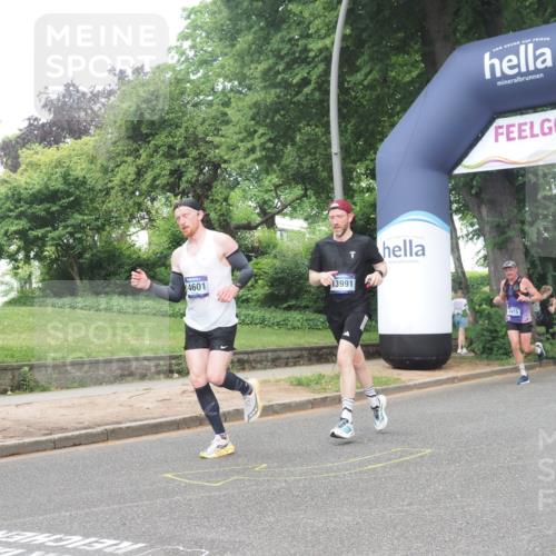 29.06.2025 - hella hamburg halbmarathon KatJ http://msf.ph/oto/8381609 29.06.2025 10:25:17 Zwischen KM18-KM19 2121, 5042, 6993 meine-sportfotos.de
