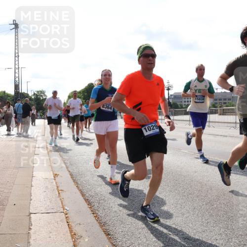 29.06.2025 - hella hamburg halbmarathon Lena Gebhardt http://msf.ph/oto/8381628 29.06.2025 10:02:45 Lombardsbrücke 8364, 1029, 15834, 3225, 1128, 1254, 1482, 1702, 1733, 2142, 2685, 2712, 2810, 2819, 3225, 3630, 3780, 3919, 3976, 4066, 4204, 4613, 4665, 4904, 5734, 5763, 6217, 6295, 6708, 6752, 6815, 6860, 6997, 7049, 7323, 7869, 7888, 8003, 8364, 8481, 8483, 8614, 8624, 8662, 8749, 9006, 9020, 9021, 9131, 9554, 9986, 10128, 10295, 10539, 10866, 11191, 11250, 11515, 11670, 11702, 11782, 11935, 11968, 12422, 12908, 14224 meine-sportfotos.de