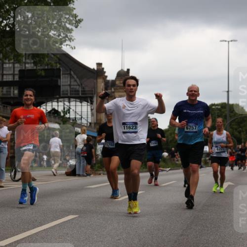 29.06.2025 - hella hamburg halbmarathon Yannick Fuchs http://msf.ph/oto/8381629 29.06.2025 10:54:53 20KM 1188, 1364, 1414, 1453, 1653, 2322, 2323, 2661, 3698, 5602, 5603, 5775, 6033, 6201, 6487, 6708, 6754, 6757, 6921, 7006, 7065, 7306, 7636, 7759, 7761, 8662, 9020, 9021, 9984, 10534, 11623, 11702, 11782, 13459, 13516, 15269, 16621, 17145, 17226, 17951, 17952, 18133, 18757, 19117, 19146, 19242 meine-sportfotos.de