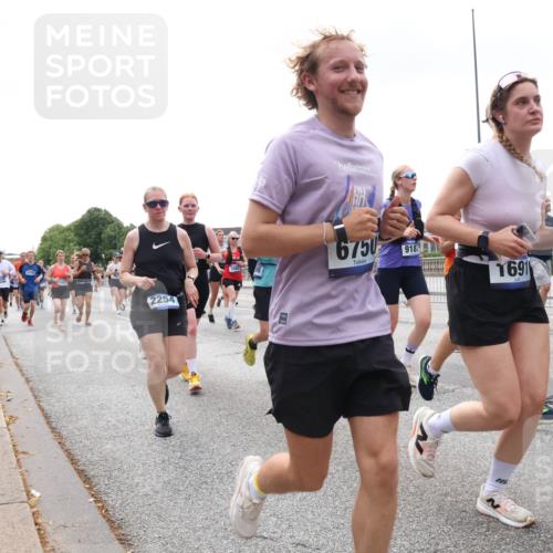 29.06.2025 - hella hamburg halbmarathon Lena Gebhardt http://msf.ph/oto/8381635 29.06.2025 10:40:18 Lombardsbrücke 2254, 6750, 918, 1691, 6920, 1018, 1037, 1058, 1076, 1291, 1586, 1691, 1899, 2019, 2109, 2254, 2313, 2515, 2572, 2762, 2763, 2866, 2888, 3237, 3293, 3295, 3515, 3607, 3808, 3810, 3882, 3883, 3884, 4173, 4271, 4471, 4756, 4906, 5059, 5113, 5229, 5263, 5351, 5352, 5654, 5702, 5877, 5901, 5975, 6076, 6097, 6229, 6278, 6280, 6363, 6463, 6548, 6673, 6698, 6750, 6866, 6876, 6890, 6920, 7045, 7108, 7174, 7455, 7456, 7675, 7850, 8107, 8307, 8378, 8391, 8612 meine-sportfotos.de