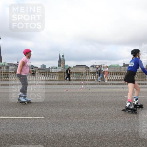 29.06.2025 - hella hamburg halbmarathon Lena Gebhardt http://msf.ph/oto/8381644 29.06.2025 09:15:11 Lombardsbrücke 20533 meine-sportfotos.de