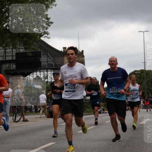 29.06.2025 - hella hamburg halbmarathon Yannick Fuchs http://msf.ph/oto/8381688 29.06.2025 10:54:53 20KM 1188, 1364, 1414, 1453, 1653, 2322, 2323, 2661, 3698, 5602, 5603, 5775, 6033, 6201, 6487, 6708, 6754, 6757, 6921, 7006, 7065, 7306, 7636, 7759, 7761, 8662, 9020, 9021, 9984, 10534, 11623, 11702, 11782, 13459, 13516, 15269, 16621, 17145, 17226, 17951, 17952, 18133, 18757, 19117, 19146, 19242 meine-sportfotos.de