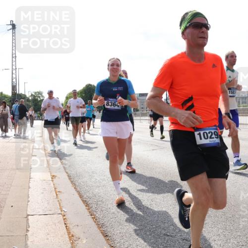 29.06.2025 - hella hamburg halbmarathon Lena Gebhardt http://msf.ph/oto/8381693 29.06.2025 10:02:45 Lombardsbrücke 8364, 1029, 15834, 1128, 1254, 1482, 1702, 1733, 2142, 2685, 2712, 2810, 2819, 3225, 3630, 3780, 3919, 3976, 4066, 4204, 4613, 4665, 4904, 5734, 5763, 6217, 6295, 6708, 6752, 6815, 6860, 6997, 7049, 7323, 7869, 7888, 8003, 8364, 8481, 8483, 8614, 8624, 8662, 8749, 9006, 9020, 9021, 9131, 9554, 9986, 10128, 10295, 10539, 10866, 11191, 11250, 11515, 11670, 11702, 11782, 11935, 11968, 12422, 12908, 14224 meine-sportfotos.de