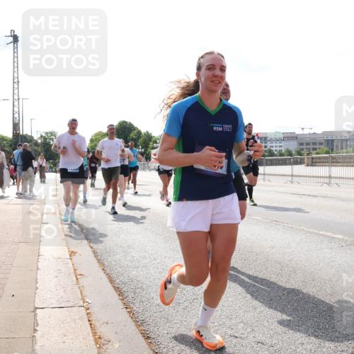 29.06.2025 - hella hamburg halbmarathon Lena Gebhardt http://msf.ph/oto/8381800 29.06.2025 10:02:46 Lombardsbrücke 15834, 1128, 1254, 1482, 1702, 1733, 2142, 2685, 2712, 2810, 2819, 3225, 3630, 3780, 3919, 3976, 4066, 4204, 4613, 4665, 4904, 5734, 6217, 6295, 6708, 6752, 6815, 6860, 6997, 7049, 7323, 7869, 7888, 8003, 8364, 8481, 8483, 8614, 8624, 8662, 8749, 9006, 9020, 9021, 9131, 9554, 9986, 10128, 10295, 10539, 10866, 11191, 11250, 11515, 11670, 11702, 11782, 11935, 11968, 12422, 12908, 14224 meine-sportfotos.de
