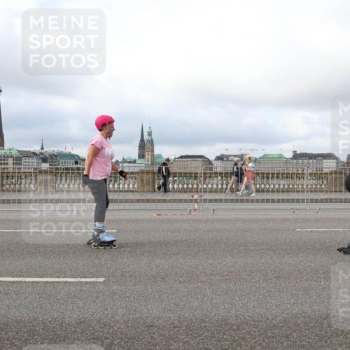 29.06.2025 - hella hamburg halbmarathon Lena Gebhardt http://msf.ph/oto/8381804 29.06.2025 09:15:11 Lombardsbrücke 20533 meine-sportfotos.de