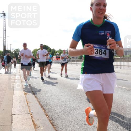 29.06.2025 - hella hamburg halbmarathon Lena Gebhardt http://msf.ph/oto/8381857 29.06.2025 10:02:46 Lombardsbrücke 3919, 364, 1128, 1254, 1482, 1702, 1733, 2142, 2685, 2712, 2810, 2819, 3225, 3630, 3780, 3919, 3976, 4066, 4204, 4613, 4665, 4904, 5734, 6217, 6295, 6708, 6752, 6815, 6860, 6997, 7049, 7323, 7869, 7888, 8003, 8364, 8481, 8483, 8614, 8624, 8662, 8749, 9006, 9020, 9021, 9131, 9554, 9986, 10128, 10295, 10539, 10866, 11191, 11250, 11515, 11670, 11702, 11782, 11935, 11968, 12422, 12908, 14224 meine-sportfotos.de