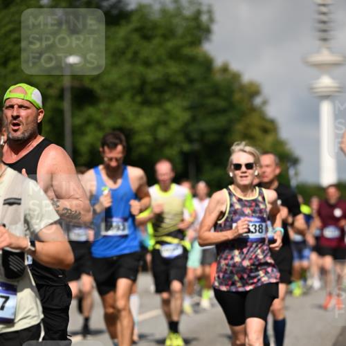 29.06.2025 - hella hamburg halbmarathon Dr. Thomas Lammeyer http://msf.ph/oto/8381872 29.06.2025 09:59:05 Kennedybrücke 1200, 1683, 1696, 1884, 2207, 2274, 2287, 2411, 2706, 2708, 3087, 3208, 3209, 3213, 3258, 3435, 3747, 3985, 4093, 4121, 4189, 4345, 4847, 4890, 5102, 5399, 5421, 5459, 5638, 5915, 6027, 6054, 6158, 6421, 6532, 6662, 6691, 6836, 6938, 7052, 7312, 7659, 8139, 8153, 8205, 8216, 8218, 8302, 8371, 8437, 8454, 8487, 8577, 8693, 8720, 8856, 8889, 8899, 8927, 8955, 9031, 9032, 9093, 9159, 9386, 9476, 9529, 9649, 9720, 9786, 9869, 9959, 10053, 10115, 10184, 10263, 10423 meine-sportfotos.de