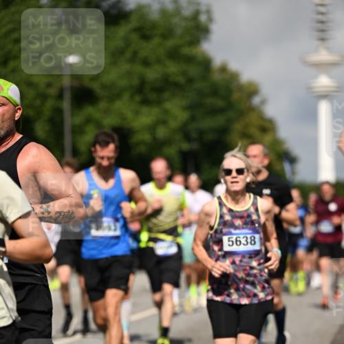 29.06.2025 - hella hamburg halbmarathon Dr. Thomas Lammeyer http://msf.ph/oto/8381886 29.06.2025 09:59:05 Kennedybrücke 1200, 1683, 1696, 1884, 2207, 2274, 2287, 2411, 2706, 2708, 3087, 3208, 3209, 3213, 3258, 3435, 3747, 3985, 4093, 4121, 4189, 4345, 4847, 4890, 5102, 5399, 5421, 5459, 5638, 5915, 6027, 6054, 6158, 6421, 6532, 6662, 6691, 6836, 6938, 7052, 7312, 7659, 8139, 8153, 8205, 8216, 8218, 8302, 8371, 8437, 8454, 8487, 8577, 8693, 8720, 8856, 8889, 8899, 8927, 8955, 9031, 9032, 9093, 9159, 9386, 9476, 9529, 9649, 9720, 9786, 9869, 9959, 10053, 10115, 10184, 10263, 10423 meine-sportfotos.de