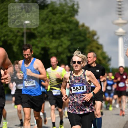 29.06.2025 - hella hamburg halbmarathon Dr. Thomas Lammeyer http://msf.ph/oto/8381896 29.06.2025 09:59:06 Kennedybrücke 1200, 1683, 1696, 1884, 2207, 2274, 2287, 2411, 2706, 2708, 3087, 3208, 3209, 3213, 3258, 3435, 3747, 3985, 4093, 4121, 4189, 4345, 4847, 4890, 5102, 5399, 5421, 5459, 5638, 5915, 6009, 6027, 6054, 6158, 6421, 6532, 6662, 6691, 6836, 6938, 7052, 7312, 7659, 8139, 8153, 8205, 8216, 8218, 8302, 8371, 8437, 8454, 8487, 8577, 8693, 8720, 8856, 8889, 8899, 8927, 8955, 9031, 9032, 9093, 9159, 9386, 9476, 9529, 9649, 9720, 9786, 9869, 9959, 10053, 10115, 10184, 10263, 10423 meine-sportfotos.de
