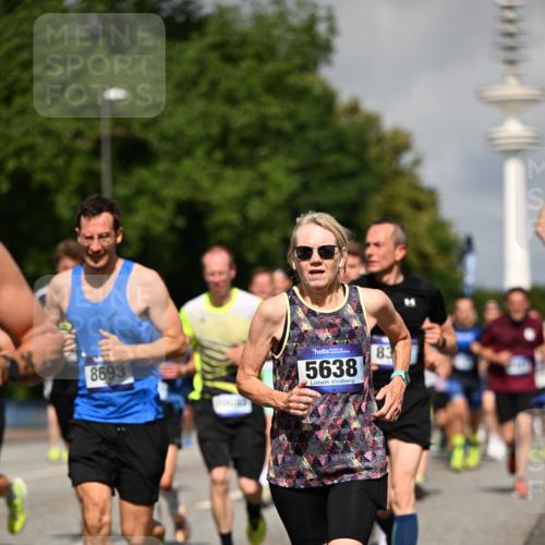 29.06.2025 - hella hamburg halbmarathon Dr. Thomas Lammeyer http://msf.ph/oto/8381909 29.06.2025 09:59:06 Kennedybrücke 1200, 1683, 1696, 1884, 2207, 2274, 2287, 2411, 2706, 2708, 3087, 3208, 3209, 3213, 3258, 3435, 3747, 3985, 4093, 4121, 4189, 4345, 4847, 4890, 5102, 5399, 5421, 5459, 5638, 5915, 6009, 6027, 6054, 6158, 6421, 6532, 6662, 6691, 6836, 6938, 7052, 7312, 7659, 8139, 8153, 8205, 8216, 8218, 8302, 8371, 8437, 8454, 8487, 8577, 8693, 8720, 8856, 8889, 8899, 8927, 8955, 9031, 9032, 9093, 9159, 9386, 9476, 9529, 9649, 9720, 9786, 9869, 9959, 10053, 10115, 10184, 10263, 10423 meine-sportfotos.de