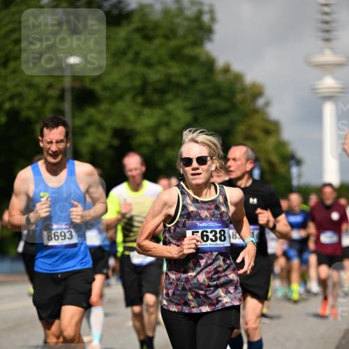 29.06.2025 - hella hamburg halbmarathon Dr. Thomas Lammeyer http://msf.ph/oto/8381927 29.06.2025 09:59:06 Kennedybrücke 1200, 1683, 1696, 1884, 2207, 2274, 2287, 2411, 2706, 2708, 3087, 3208, 3209, 3213, 3258, 3435, 3747, 3985, 4093, 4121, 4189, 4345, 4847, 4890, 5102, 5399, 5421, 5459, 5638, 5915, 6009, 6027, 6054, 6158, 6421, 6532, 6662, 6691, 6836, 6938, 7052, 7312, 7659, 8139, 8153, 8205, 8216, 8218, 8302, 8371, 8437, 8454, 8487, 8577, 8693, 8720, 8856, 8889, 8899, 8927, 8955, 9031, 9032, 9093, 9159, 9386, 9476, 9529, 9649, 9720, 9786, 9869, 9959, 10053, 10115, 10184, 10263, 10423 meine-sportfotos.de