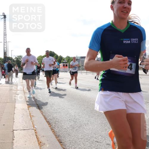 29.06.2025 - hella hamburg halbmarathon Lena Gebhardt http://msf.ph/oto/8381930 29.06.2025 10:02:46 Lombardsbrücke 15394, 3919, 4, 1128, 1254, 1482, 1702, 1733, 2142, 2685, 2712, 2810, 2819, 3225, 3630, 3780, 3919, 3976, 4066, 4204, 4613, 4665, 4904, 5734, 6217, 6295, 6708, 6752, 6815, 6860, 6997, 7049, 7323, 7869, 7888, 8003, 8364, 8481, 8483, 8614, 8624, 8662, 8749, 9006, 9020, 9021, 9131, 9554, 9986, 10128, 10295, 10539, 10866, 11191, 11250, 11515, 11670, 11702, 11782, 11935, 11968, 12422, 12908, 14224 meine-sportfotos.de