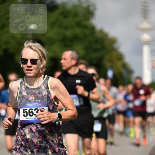 29.06.2025 - hella hamburg halbmarathon Dr. Thomas Lammeyer http://msf.ph/oto/8382009 29.06.2025 09:59:07 Kennedybrücke 1200, 1630, 1683, 1696, 1884, 2207, 2274, 2287, 2411, 2706, 2708, 3087, 3208, 3209, 3213, 3258, 3435, 3747, 3985, 4093, 4121, 4189, 4345, 4847, 4890, 5102, 5399, 5421, 5459, 5638, 5915, 6009, 6027, 6054, 6158, 6421, 6532, 6662, 6691, 6836, 6938, 7052, 7312, 7659, 8139, 8153, 8205, 8216, 8218, 8302, 8371, 8437, 8454, 8487, 8577, 8693, 8720, 8856, 8889, 8899, 8927, 8955, 9031, 9032, 9093, 9159, 9386, 9476, 9529, 9649, 9720, 9786, 9869, 9959, 10053, 10115, 10184, 10263, 10423 meine-sportfotos.de