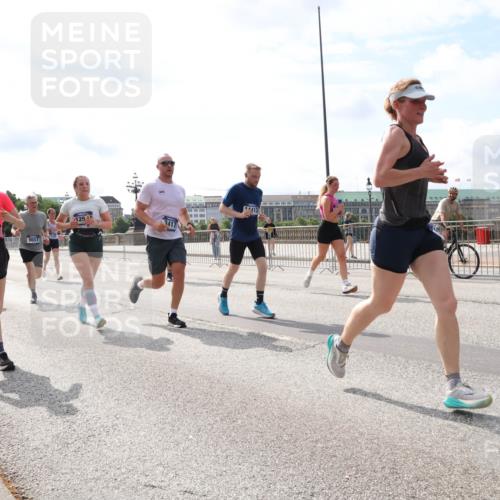 29.06.2025 - hella hamburg halbmarathon Lena Gebhardt http://msf.ph/oto/8382011 29.06.2025 10:15:35 Lombardsbrücke 4494, 3417, 16938, 16041, 9657, 10, 1296, 1440, 1524, 1745, 2110, 2281, 2720, 2989, 3417, 3513, 3650, 4007, 4466, 4492, 4494, 5069, 5271, 5739, 5986, 6317, 6376, 6576, 7452, 7809, 7810, 7941, 7942, 8237, 8256, 9192, 9307, 9423, 9657, 9847, 9975, 9997, 10108, 10608, 10775, 10858, 12457, 12469, 12521, 13179, 13197, 13453, 13500, 13818, 13951, 14413, 14423, 14550, 14552, 15150, 15307, 15740 meine-sportfotos.de