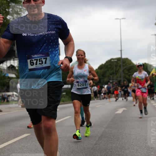 29.06.2025 - hella hamburg halbmarathon Yannick Fuchs http://msf.ph/oto/8382021 29.06.2025 10:54:55 20KM 1188, 1364, 1414, 1453, 1653, 2322, 2323, 2661, 3698, 5602, 5603, 5775, 6033, 6201, 6487, 6708, 6754, 6757, 6921, 7006, 7250, 7306, 7636, 7759, 7761, 8483, 8662, 9020, 9021, 9611, 9984, 10295, 10534, 11623, 11702, 11782, 12789, 12908, 13459, 13516, 15269, 16621, 17145, 17226, 17951, 17952, 18133, 18757, 19117, 19146, 19242 meine-sportfotos.de