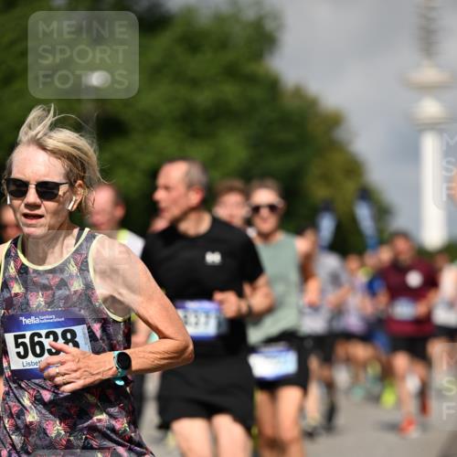 29.06.2025 - hella hamburg halbmarathon Dr. Thomas Lammeyer http://msf.ph/oto/8382025 29.06.2025 09:59:07 Kennedybrücke 1200, 1630, 1683, 1696, 1884, 2207, 2274, 2287, 2411, 2706, 2708, 3087, 3208, 3209, 3213, 3258, 3435, 3747, 3985, 4093, 4121, 4189, 4345, 4847, 4890, 5102, 5399, 5421, 5459, 5638, 5915, 6009, 6027, 6054, 6158, 6421, 6532, 6662, 6691, 6836, 6938, 7052, 7312, 7659, 8139, 8153, 8205, 8216, 8218, 8302, 8371, 8437, 8454, 8487, 8577, 8693, 8720, 8856, 8889, 8899, 8927, 8955, 9031, 9032, 9093, 9159, 9386, 9476, 9529, 9649, 9720, 9786, 9869, 9959, 10053, 10115, 10184, 10263, 10423 meine-sportfotos.de