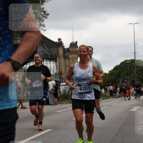 29.06.2025 - hella hamburg halbmarathon Yannick Fuchs http://msf.ph/oto/8382056 29.06.2025 10:54:56 20KM 1188, 1364, 1414, 1453, 1653, 1823, 2322, 2323, 2426, 2661, 3698, 5602, 5603, 5775, 6201, 6487, 6708, 6754, 6757, 6921, 7006, 7250, 7306, 7636, 7759, 7761, 8483, 8662, 9020, 9021, 9611, 9984, 10295, 10534, 11623, 11702, 11782, 12789, 12908, 13459, 13516, 15269, 16621, 17145, 17226, 17951, 17952, 18133, 18757, 19117, 19146, 19242 meine-sportfotos.de