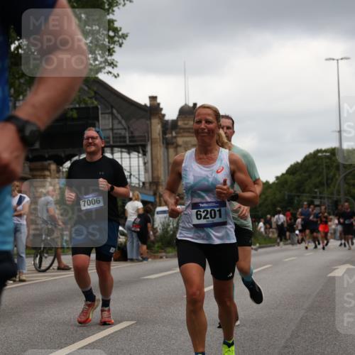 29.06.2025 - hella hamburg halbmarathon Yannick Fuchs http://msf.ph/oto/8382079 29.06.2025 10:54:56 20KM 1188, 1364, 1414, 1453, 1653, 1823, 2322, 2323, 2426, 2661, 3698, 5602, 5603, 5775, 6201, 6487, 6708, 6754, 6757, 6921, 7006, 7250, 7306, 7636, 7759, 7761, 8483, 8662, 9020, 9021, 9611, 9984, 10295, 10534, 11623, 11702, 11782, 12789, 12908, 13459, 13516, 15269, 16621, 17145, 17226, 17951, 17952, 18133, 18757, 19117, 19146, 19242 meine-sportfotos.de