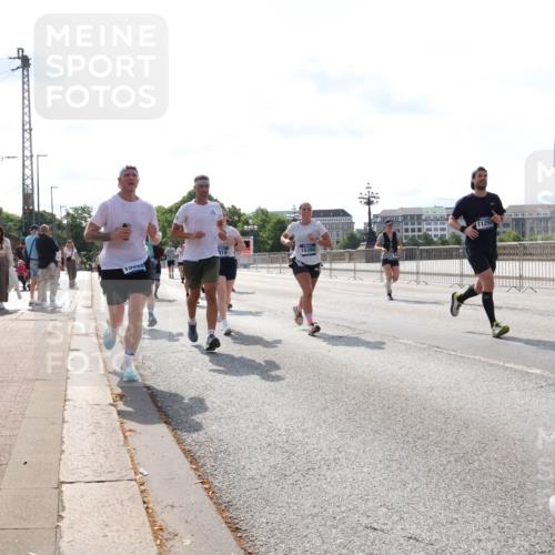 29.06.2025 - hella hamburg halbmarathon Lena Gebhardt http://msf.ph/oto/8382085 29.06.2025 10:02:47 Lombardsbrücke 919, 15394, 11250, 1393, 1128, 1254, 1482, 1702, 1733, 2685, 2712, 2780, 2810, 2819, 3225, 3630, 3780, 3919, 3976, 4066, 4204, 4613, 4665, 4904, 5734, 6208, 6217, 6708, 6752, 6815, 6860, 6997, 7049, 7323, 7869, 7888, 8003, 8364, 8481, 8483, 8614, 8624, 8662, 8749, 9006, 9131, 9554, 9986, 10128, 10295, 10539, 10866, 11191, 11250, 11515, 11670, 11702, 11782, 11935, 11968, 12169, 12422, 12908, 14224 meine-sportfotos.de