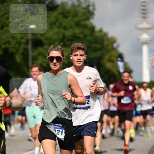 29.06.2025 - hella hamburg halbmarathon Dr. Thomas Lammeyer http://msf.ph/oto/8382098 29.06.2025 09:59:08 Kennedybrücke 1200, 1630, 1683, 1696, 1884, 2207, 2274, 2287, 2411, 2706, 2708, 3087, 3209, 3213, 3258, 3435, 3747, 3985, 4093, 4121, 4189, 4345, 4847, 4890, 5102, 5399, 5421, 5459, 5638, 5915, 6009, 6027, 6054, 6158, 6421, 6532, 6662, 6691, 6836, 6938, 7052, 7312, 7659, 8139, 8153, 8205, 8216, 8218, 8302, 8371, 8454, 8487, 8577, 8693, 8720, 8856, 8889, 8899, 8927, 8955, 9031, 9032, 9093, 9386, 9476, 9529, 9649, 9720, 9786, 9869, 9959, 10053, 10115, 10184, 10263, 10423 meine-sportfotos.de