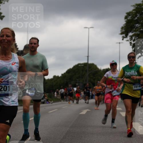 29.06.2025 - hella hamburg halbmarathon Yannick Fuchs http://msf.ph/oto/8382113 29.06.2025 10:54:56 20KM 1188, 1364, 1414, 1453, 1653, 1823, 2322, 2323, 2426, 2661, 3698, 5602, 5603, 5775, 6201, 6487, 6708, 6754, 6757, 6921, 7006, 7250, 7306, 7636, 7759, 7761, 8483, 8662, 9020, 9021, 9611, 9984, 10295, 10534, 11623, 11702, 11782, 12789, 12908, 13459, 13516, 15269, 16621, 17145, 17226, 17951, 17952, 18133, 18757, 19117, 19146, 19242 meine-sportfotos.de