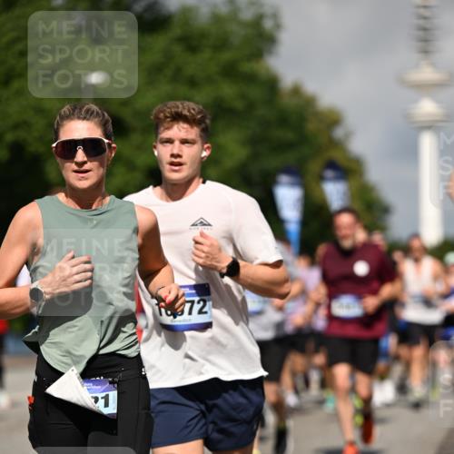 29.06.2025 - hella hamburg halbmarathon Dr. Thomas Lammeyer http://msf.ph/oto/8382128 29.06.2025 09:59:08 Kennedybrücke 1200, 1630, 1683, 1696, 1884, 2207, 2274, 2287, 2411, 2706, 2708, 3087, 3209, 3213, 3258, 3435, 3747, 3985, 4093, 4121, 4189, 4345, 4847, 4890, 5102, 5399, 5421, 5459, 5638, 5915, 6009, 6027, 6054, 6158, 6421, 6532, 6662, 6691, 6836, 6938, 7052, 7312, 7659, 8139, 8153, 8205, 8216, 8218, 8302, 8371, 8454, 8487, 8577, 8693, 8720, 8856, 8889, 8899, 8927, 8955, 9031, 9032, 9093, 9386, 9476, 9529, 9649, 9720, 9786, 9869, 9959, 10053, 10115, 10184, 10263, 10423 meine-sportfotos.de