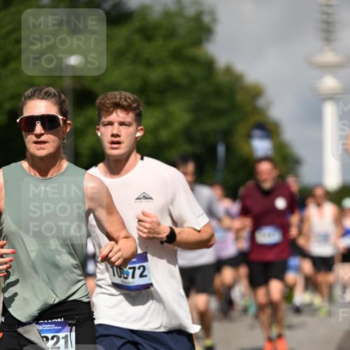 29.06.2025 - hella hamburg halbmarathon Dr. Thomas Lammeyer http://msf.ph/oto/8382144 29.06.2025 09:59:09 Kennedybrücke 1200, 1630, 1683, 1696, 1884, 2207, 2274, 2287, 2411, 2706, 2708, 3087, 3209, 3213, 3258, 3435, 3747, 3985, 4093, 4121, 4189, 4345, 4847, 4890, 5102, 5399, 5421, 5459, 5638, 5915, 6009, 6027, 6054, 6158, 6421, 6532, 6662, 6691, 6836, 6938, 7052, 7312, 7367, 7659, 8139, 8153, 8205, 8216, 8218, 8302, 8371, 8454, 8487, 8577, 8693, 8720, 8856, 8889, 8899, 8927, 8955, 9031, 9032, 9386, 9476, 9529, 9649, 9720, 9786, 9869, 9959, 10053, 10115, 10184, 10263, 10423, 11356 meine-sportfotos.de