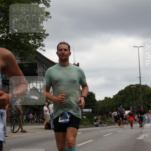 29.06.2025 - hella hamburg halbmarathon Yannick Fuchs http://msf.ph/oto/8382164 29.06.2025 10:54:57 20KM 1188, 1364, 1414, 1453, 1653, 1823, 2322, 2323, 2426, 2661, 3698, 5602, 5603, 5775, 6201, 6487, 6708, 6754, 6757, 6921, 7006, 7250, 7306, 7759, 7761, 8483, 8662, 9020, 9021, 9611, 9984, 10295, 10534, 11623, 11702, 11782, 12789, 12908, 13459, 13516, 15269, 16621, 17145, 17226, 17951, 17952, 18133, 18757, 19117, 19146, 19242 meine-sportfotos.de