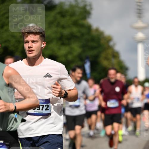 29.06.2025 - hella hamburg halbmarathon Dr. Thomas Lammeyer http://msf.ph/oto/8382168 29.06.2025 09:59:09 Kennedybrücke 1200, 1630, 1683, 1696, 1884, 2207, 2274, 2287, 2411, 2706, 2708, 3087, 3209, 3213, 3258, 3435, 3747, 3985, 4093, 4121, 4189, 4345, 4847, 4890, 5102, 5399, 5421, 5459, 5638, 5915, 6009, 6027, 6054, 6158, 6421, 6532, 6662, 6691, 6836, 6938, 7052, 7312, 7367, 7659, 8139, 8153, 8205, 8216, 8218, 8302, 8371, 8454, 8487, 8577, 8693, 8720, 8856, 8889, 8899, 8927, 8955, 9031, 9032, 9386, 9476, 9529, 9649, 9720, 9786, 9869, 9959, 10053, 10115, 10184, 10263, 10423, 11356 meine-sportfotos.de