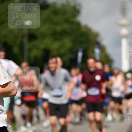 29.06.2025 - hella hamburg halbmarathon Dr. Thomas Lammeyer http://msf.ph/oto/8382217 29.06.2025 09:59:09 Kennedybrücke 1200, 1630, 1683, 1696, 1884, 2207, 2274, 2287, 2411, 2706, 2708, 3087, 3209, 3213, 3258, 3435, 3747, 3985, 4093, 4121, 4189, 4345, 4847, 4890, 5102, 5399, 5421, 5459, 5638, 5915, 6009, 6027, 6054, 6158, 6421, 6532, 6662, 6691, 6836, 6938, 7052, 7312, 7367, 7659, 8139, 8153, 8205, 8216, 8218, 8302, 8371, 8454, 8487, 8577, 8693, 8720, 8856, 8889, 8899, 8927, 8955, 9031, 9032, 9386, 9476, 9529, 9649, 9720, 9786, 9869, 9959, 10053, 10115, 10184, 10263, 10423, 11356 meine-sportfotos.de