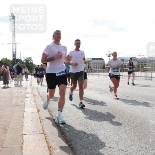 29.06.2025 - hella hamburg halbmarathon Lena Gebhardt http://msf.ph/oto/8382290 29.06.2025 10:02:47 Lombardsbrücke 15993, 11, 17757, 1125, 15394, 1128, 1254, 1482, 1702, 1733, 2685, 2712, 2780, 2810, 2819, 3225, 3630, 3780, 3919, 3976, 4066, 4204, 4613, 4665, 4904, 5734, 6208, 6217, 6708, 6752, 6815, 6860, 6997, 7049, 7323, 7869, 7888, 8003, 8364, 8481, 8483, 8614, 8624, 8662, 8749, 9006, 9131, 9554, 9986, 10128, 10295, 10539, 10866, 11191, 11250, 11515, 11670, 11702, 11782, 11935, 11968, 12169, 12422, 12908, 14224 meine-sportfotos.de
