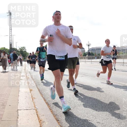 29.06.2025 - hella hamburg halbmarathon Lena Gebhardt http://msf.ph/oto/8382336 29.06.2025 10:02:48 Lombardsbrücke 1624, 1702, 15993, 1539, 1128, 1254, 1482, 1702, 1733, 2685, 2712, 2780, 2810, 2819, 3225, 3630, 3780, 3919, 3976, 4066, 4204, 4613, 4665, 4904, 5734, 6208, 6217, 6708, 6752, 6815, 6860, 6997, 7049, 7210, 7323, 7869, 7888, 8003, 8364, 8481, 8483, 8614, 8624, 8662, 8749, 9006, 9131, 9554, 9986, 10128, 10295, 10539, 10866, 11191, 11250, 11515, 11670, 11702, 11782, 11935, 11968, 12169, 12422, 12908, 13664, 14224 meine-sportfotos.de