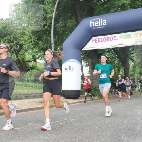 29.06.2025 - hella hamburg halbmarathon KatJ http://msf.ph/oto/8382353 29.06.2025 10:25:23 Zwischen KM18-KM19 1385, 2399, 6915, 7152, 7154 meine-sportfotos.de