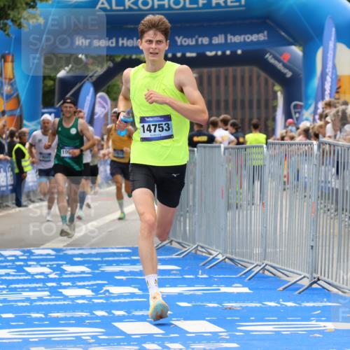 29.06.2025 - hella hamburg halbmarathon Strokosch-Dieckow http://msf.ph/oto/8382365 29.06.2025 10:24:00 Ziel 9269, 10234, 11194, 13440, 14753, 17614, 19041 meine-sportfotos.de