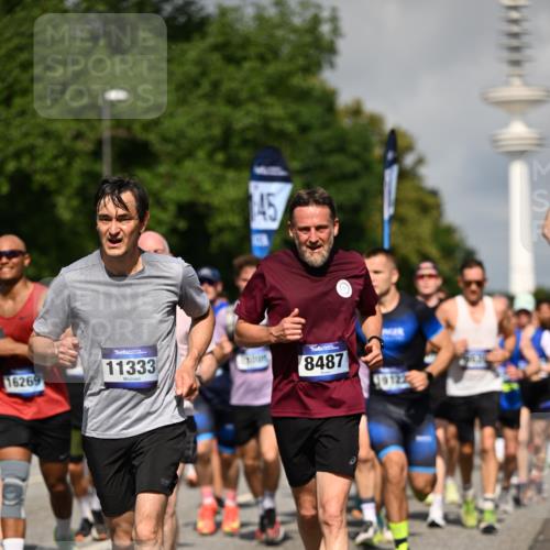 29.06.2025 - hella hamburg halbmarathon Dr. Thomas Lammeyer http://msf.ph/oto/8382391 29.06.2025 09:59:10 Kennedybrücke 1200, 1630, 1683, 1696, 1706, 1884, 2207, 2274, 2287, 2411, 2706, 2708, 3087, 3209, 3213, 3435, 3692, 3747, 3985, 4093, 4121, 4189, 4345, 4847, 4890, 5102, 5421, 5459, 5638, 5915, 6009, 6027, 6054, 6158, 6421, 6532, 6662, 6691, 6836, 6938, 7052, 7312, 7367, 7659, 8139, 8153, 8205, 8216, 8218, 8302, 8371, 8454, 8487, 8577, 8693, 8720, 8856, 8889, 8899, 8927, 8955, 9031, 9032, 9386, 9529, 9649, 9720, 9786, 9869, 9959, 10053, 10115, 10184, 10263, 10423, 11356 meine-sportfotos.de