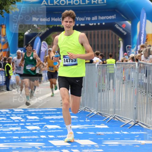 29.06.2025 - hella hamburg halbmarathon Strokosch-Dieckow http://msf.ph/oto/8382392 29.06.2025 10:24:00 Ziel 9269, 10234, 11194, 13440, 14753, 17614, 19041 meine-sportfotos.de