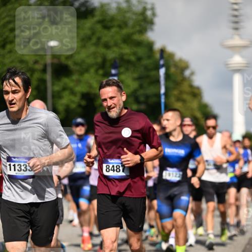 29.06.2025 - hella hamburg halbmarathon Dr. Thomas Lammeyer http://msf.ph/oto/8382434 29.06.2025 09:59:11 Kennedybrücke 1200, 1630, 1683, 1696, 1706, 1884, 2207, 2287, 2411, 2706, 2708, 3087, 3213, 3435, 3692, 3747, 3985, 4088, 4093, 4121, 4189, 4345, 4847, 4890, 5102, 5421, 5459, 5638, 5915, 6009, 6027, 6054, 6158, 6421, 6532, 6662, 6691, 6836, 6938, 7052, 7312, 7367, 7659, 8139, 8153, 8205, 8216, 8218, 8302, 8371, 8454, 8487, 8577, 8693, 8720, 8856, 8889, 8899, 8927, 8955, 9031, 9032, 9386, 9529, 9649, 9786, 9869, 9959, 10053, 10115, 10184, 10263, 10423, 11356 meine-sportfotos.de