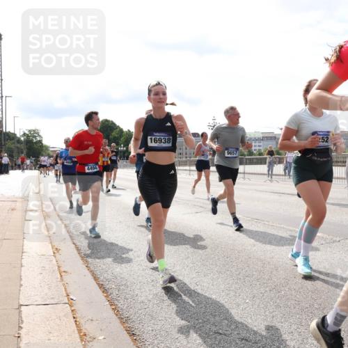 29.06.2025 - hella hamburg halbmarathon Lena Gebhardt http://msf.ph/oto/8382438 29.06.2025 10:15:37 Lombardsbrücke 4466, 4494, 16938, 52, 16041, 9657, 1530, 1440, 1524, 2110, 2281, 2720, 2989, 3167, 3417, 3513, 3650, 4007, 4466, 4492, 4494, 5069, 5271, 5739, 5986, 6317, 6376, 6576, 7452, 7809, 7810, 7941, 7942, 8256, 8746, 9192, 9307, 9423, 9657, 9675, 9847, 9997, 10108, 10608, 10775, 10858, 11774, 11783, 12457, 12469, 12521, 13179, 13197, 13453, 13500, 13818, 13951, 14413, 14423, 14550, 14552, 15150, 15307, 15740 meine-sportfotos.de
