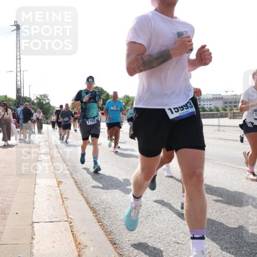 29.06.2025 - hella hamburg halbmarathon Lena Gebhardt http://msf.ph/oto/8382469 29.06.2025 10:02:48 Lombardsbrücke 8624, 1702, 10128, 15993, 15394, 1128, 1254, 1482, 1702, 1733, 2685, 2712, 2780, 2810, 2819, 3225, 3630, 3780, 3919, 3976, 4066, 4204, 4613, 4665, 4904, 5734, 6208, 6217, 6708, 6752, 6815, 6860, 6997, 7049, 7210, 7323, 7869, 7888, 8003, 8364, 8481, 8483, 8614, 8624, 8662, 8749, 9006, 9131, 9554, 9986, 10128, 10295, 10539, 10866, 11191, 11250, 11515, 11670, 11702, 11782, 11935, 11968, 12169, 12422, 12908, 13664, 14224 meine-sportfotos.de