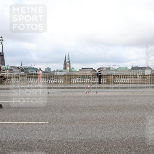29.06.2025 - hella hamburg halbmarathon Lena Gebhardt http://msf.ph/oto/8382613 29.06.2025 09:15:15 Lombardsbrücke 519 meine-sportfotos.de