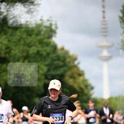 29.06.2025 - hella hamburg halbmarathon Dr. Thomas Lammeyer http://msf.ph/oto/8382621 29.06.2025 10:42:45 Kennedybrücke 1394, 1596, 1791, 1901, 2113, 2151, 3094, 3095, 3242, 3323, 3338, 3635, 3716, 3841, 3927, 4921, 5085, 5089, 5155, 5161, 5300, 5713, 5790, 6199, 6200, 6695, 6696, 6751, 6930, 7117, 7118, 7119, 7148, 7165, 7244, 7371, 7552, 7692, 7849, 7914, 8583, 8615, 8635, 8747, 9424, 9500, 9689, 9699, 10584 meine-sportfotos.de