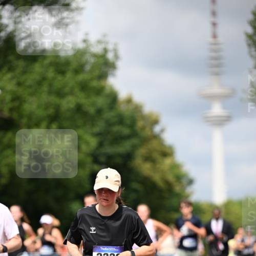 29.06.2025 - hella hamburg halbmarathon Dr. Thomas Lammeyer http://msf.ph/oto/8382632 29.06.2025 10:42:45 Kennedybrücke 1394, 1596, 1791, 1901, 2113, 2151, 3094, 3095, 3242, 3323, 3338, 3635, 3716, 3841, 3927, 4921, 5085, 5089, 5155, 5161, 5300, 5713, 5790, 6199, 6200, 6695, 6696, 6751, 6930, 7117, 7118, 7119, 7148, 7165, 7244, 7371, 7552, 7692, 7849, 7914, 8583, 8615, 8635, 8747, 9424, 9500, 9689, 9699, 10584 meine-sportfotos.de
