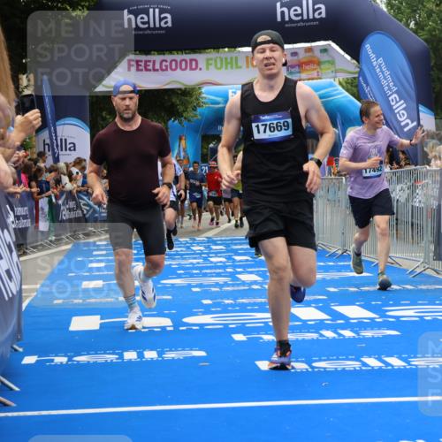 29.06.2025 - hella hamburg halbmarathon Strokosch-Dieckow http://msf.ph/oto/8382641 29.06.2025 10:46:48 Ziel 3976, 4091, 6630, 11858, 13940, 14385, 14541, 15900, 16175, 17172, 17353, 17492, 17669, 17743, 17865, 17892, 19105, 19128 meine-sportfotos.de