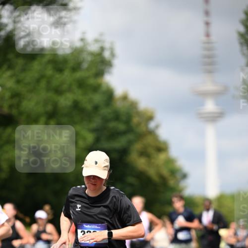 29.06.2025 - hella hamburg halbmarathon Dr. Thomas Lammeyer http://msf.ph/oto/8382646 29.06.2025 10:42:45 Kennedybrücke 1394, 1596, 1791, 1901, 2113, 2151, 3094, 3095, 3242, 3323, 3338, 3635, 3716, 3841, 3927, 4921, 5085, 5089, 5155, 5161, 5300, 5713, 5790, 6199, 6200, 6695, 6696, 6751, 6930, 7117, 7118, 7119, 7148, 7165, 7244, 7371, 7552, 7692, 7849, 7914, 8583, 8615, 8635, 8747, 9424, 9500, 9689, 9699, 10584 meine-sportfotos.de