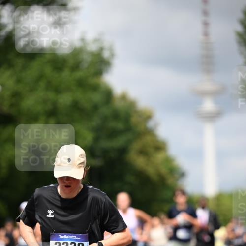 29.06.2025 - hella hamburg halbmarathon Dr. Thomas Lammeyer http://msf.ph/oto/8382680 29.06.2025 10:42:46 Kennedybrücke 1394, 1457, 1596, 1721, 1791, 1901, 2113, 2151, 3094, 3095, 3242, 3323, 3338, 3635, 3716, 3841, 3927, 4921, 5085, 5089, 5155, 5161, 5300, 5713, 5790, 6199, 6200, 6695, 6696, 6751, 6930, 7117, 7118, 7119, 7148, 7165, 7244, 7371, 7552, 7692, 7849, 7914, 8583, 8615, 8635, 8747, 9424, 9500, 9689, 9699, 10584 meine-sportfotos.de