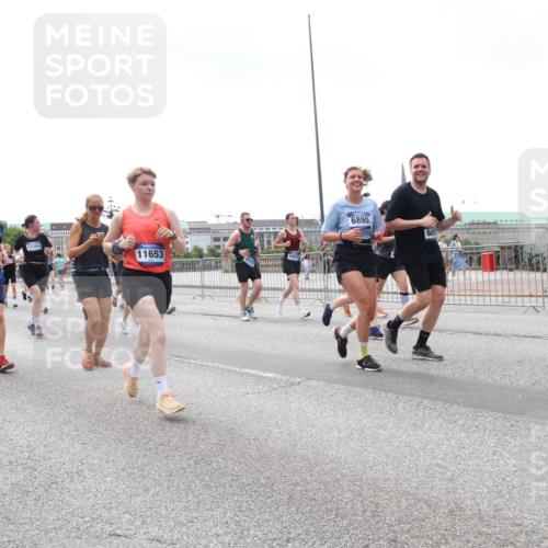 29.06.2025 - hella hamburg halbmarathon Lena Gebhardt http://msf.ph/oto/8382696 29.06.2025 10:40:22 Lombardsbrücke 4756, 12364, 11653, 6890, 609, 360, 1018, 1037, 1058, 1076, 1291, 1586, 1691, 1899, 2019, 2042, 2109, 2254, 2515, 2572, 2762, 2763, 2866, 2888, 3237, 3293, 3295, 3515, 3607, 3808, 3810, 3882, 3883, 3884, 4173, 4271, 4411, 4471, 4756, 4906, 5059, 5113, 5229, 5263, 5351, 5352, 5654, 5702, 5877, 5901, 5975, 6076, 6097, 6229, 6278, 6280, 6363, 6463, 6548, 6673, 6698, 6750, 6866, 6876, 6890, 6920, 7045, 7108, 7174, 7455, 7456, 7675, 7850, 7956, 8307, 8378, 8391 meine-sportfotos.de